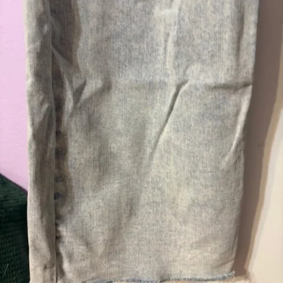 RISEN JEANS High Rise Distressed Knee, Relax Fit Flare Jean (13/31) Light Wash - Picture 4 of 10